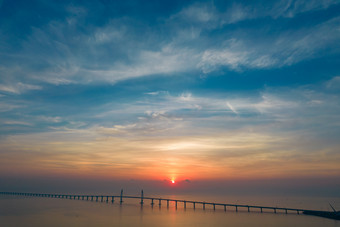 广东珠海港珠澳大桥日<strong>出彩</strong>霞航拍摄影图