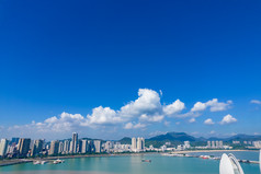 广东珠海日月贝大剧院海边风光航拍摄影图