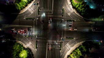 城市十字交叉路口交通车辆行驶夜景航拍摄影图
