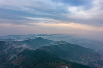 <strong>大山云雾缭绕</strong>日出航拍摄影图