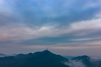 清晨<strong>大山云雾缭绕</strong>航拍摄影图