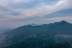 清晨大山云雾缭绕航拍摄影图