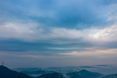 清晨山川云雾缭绕日出航拍摄影图