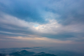 清晨山川云雾缭绕日出航拍摄影图