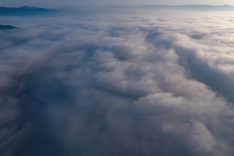云层<strong>云海</strong>云雾缭绕航拍摄影图