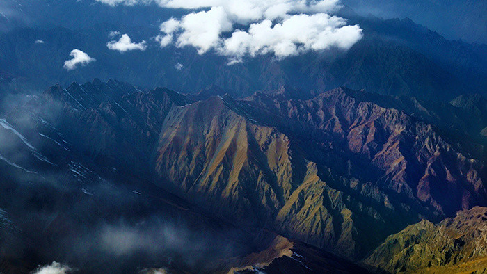 史诗级进取昂扬的航拍背景音乐