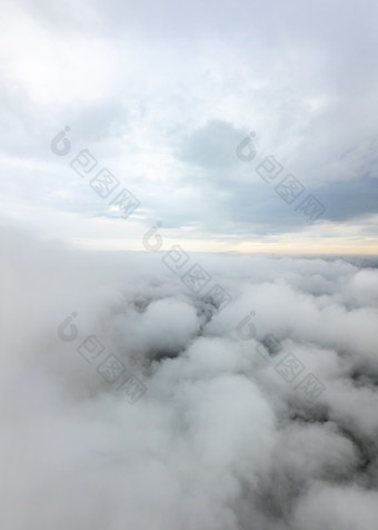 云端云雾缭绕航拍