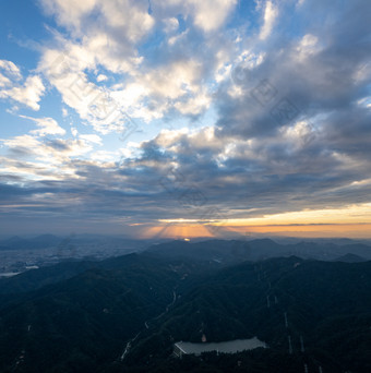 城市日落氛围航拍