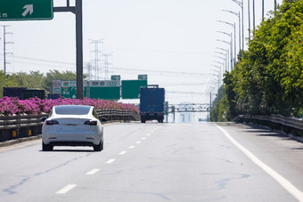 节假日车流高速路车辆<strong>交通运输</strong>