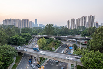 航拍立交桥交通车流运输图片