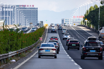 节假日车流高速路车辆<strong>交通运输</strong>