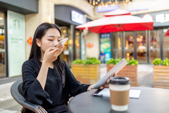 商务人像下午白领女性咖啡店办公