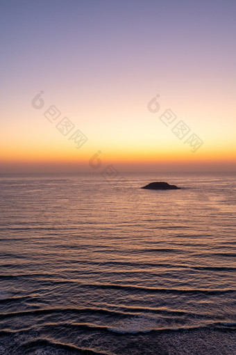 日出夕阳黎明前的海面意境