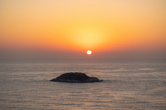 日出夕阳黎明前的海面意境