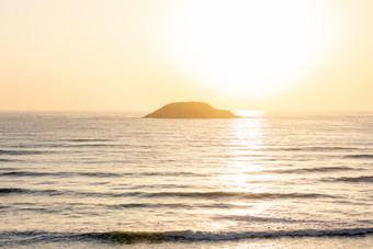 日出夕阳黎明前的海面意境