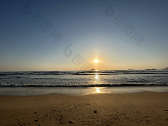 日出夕阳黎明前的海面意境