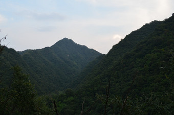 夏日山林高山重叠