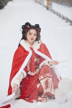 雪天户外身穿中式红色汉服的亚洲少女