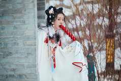 大雪后户外身穿明朝汉服的亚洲少女