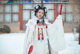 大雪后户外身穿明朝汉服的亚洲少女