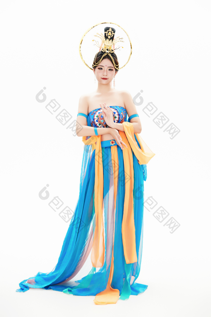 身着唐朝敦煌服饰跳飞天舞蹈的中国少女图片-包图网企业站