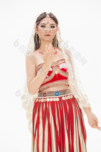 穿着印度传统风格<strong>服饰</strong>的肚皮舞演员