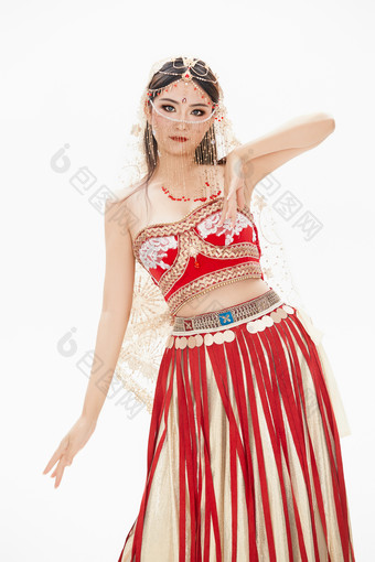 穿着<strong>印度</strong>传统风格服饰的肚皮舞演员