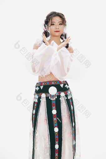 身穿中国少数<strong>民族</strong>哈尼族服饰的亚洲女性