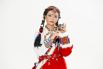 身穿藏族服饰的亚洲女性