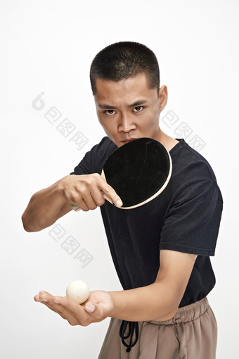 白色背景下健硕的亚洲乒乓球运动员形象