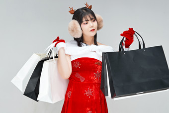 身穿圣诞服饰手提<strong>购物</strong>袋性感可爱的圣诞女郎