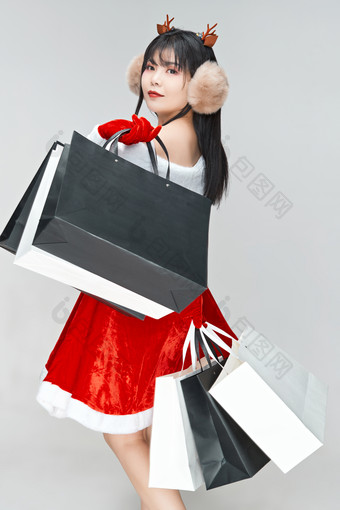 身穿圣诞服饰手提购物袋性感<strong>可爱</strong>的圣诞女郎