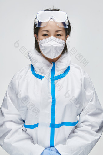 穿白色<strong>防护服</strong>佩戴护目镜口罩的女性医疗人员