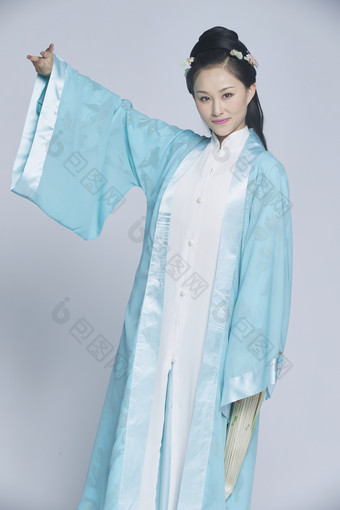 身穿古装的汉服女性人像汉服影棚拍摄