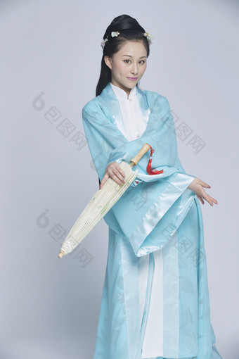 身穿古装的汉服女性人像汉服影棚拍摄