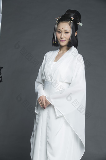 身穿古装的汉服女性人像汉服影棚拍摄