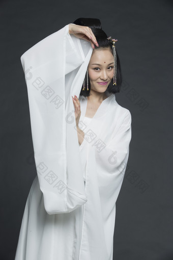 身穿古装的汉服女性人像汉服影棚拍摄