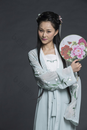 身穿古装的汉服女性人像汉服影棚拍摄