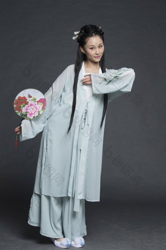 身穿古装的汉服女性人像汉服影棚拍摄