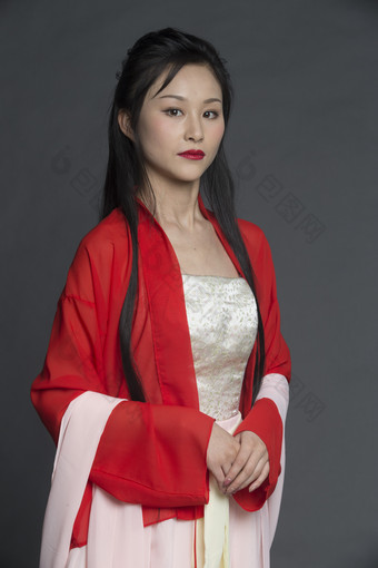 身穿古装的汉服女性人像汉服影棚拍摄