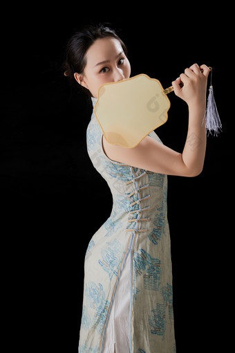 穿着中式旗袍<strong>的</strong>亚洲少女