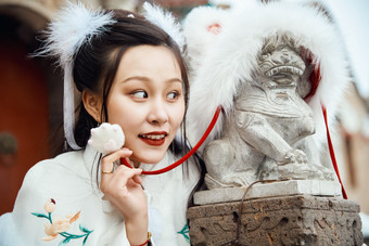 身穿古装汉服的东方女子