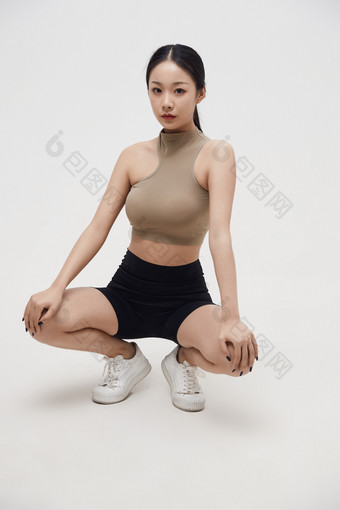 穿着运动服的亚洲美女