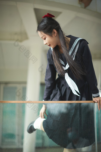 <strong>日系</strong>户外公园穿jk校服的少女