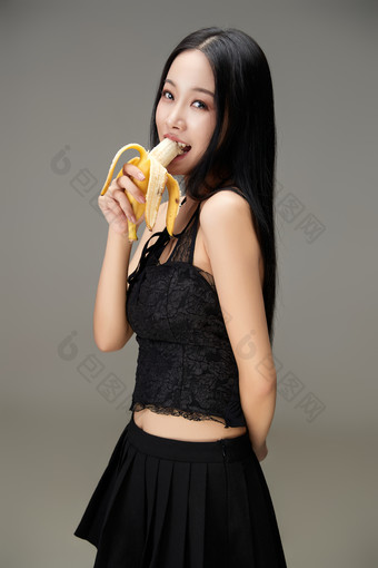 吃<strong>水果</strong>的亚洲东方长发少女