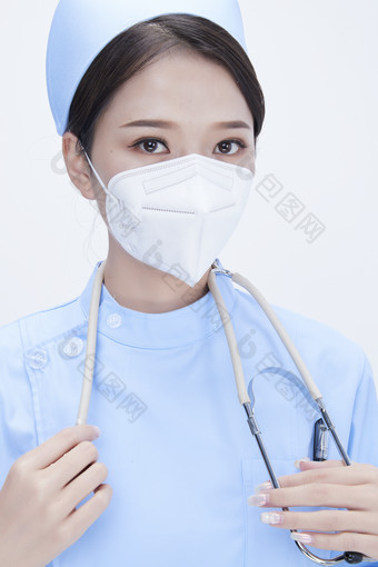 穿蓝色护士服佩戴听诊器口罩的女性医护<strong>人员</strong>
