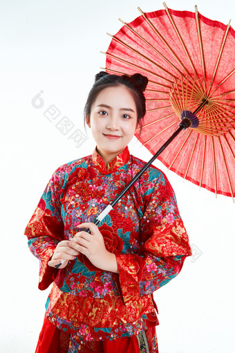 身穿中国秀禾服手撑<strong>油纸伞</strong>的亚洲女性模特