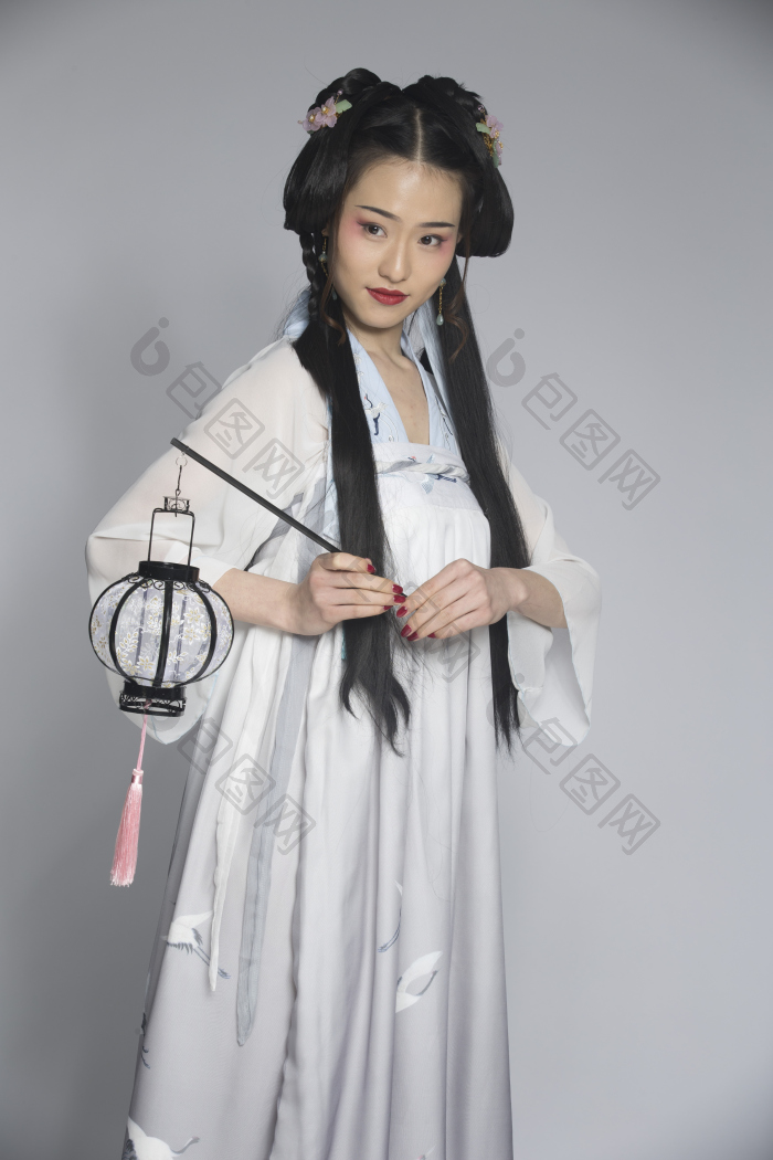 汉服风韵人像棚拍汉服少女图片-包图网企业站