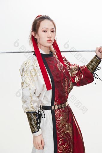 身穿<strong>武侠</strong>古风汉服英气十足的亚洲美女