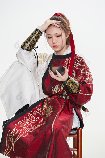 身穿武侠古风汉服英气十足的亚洲美女